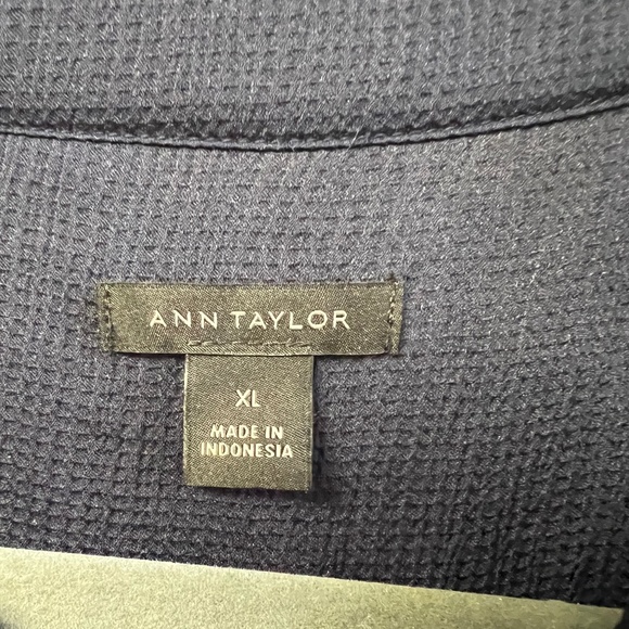 Shell. Ann Taylor, XL Navy Shell with beautiful details - Picture 3 of 5